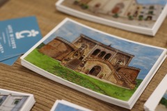 Arte-in-Corte-Ceramiche-Collezione-Conversano-Souvenir-Postcard-Castello-Marchione-Marilyn-Cerri-Arte-Guercio-di-Puglia-Conte-Giangirolamo-II-Acquaviva-dAragona